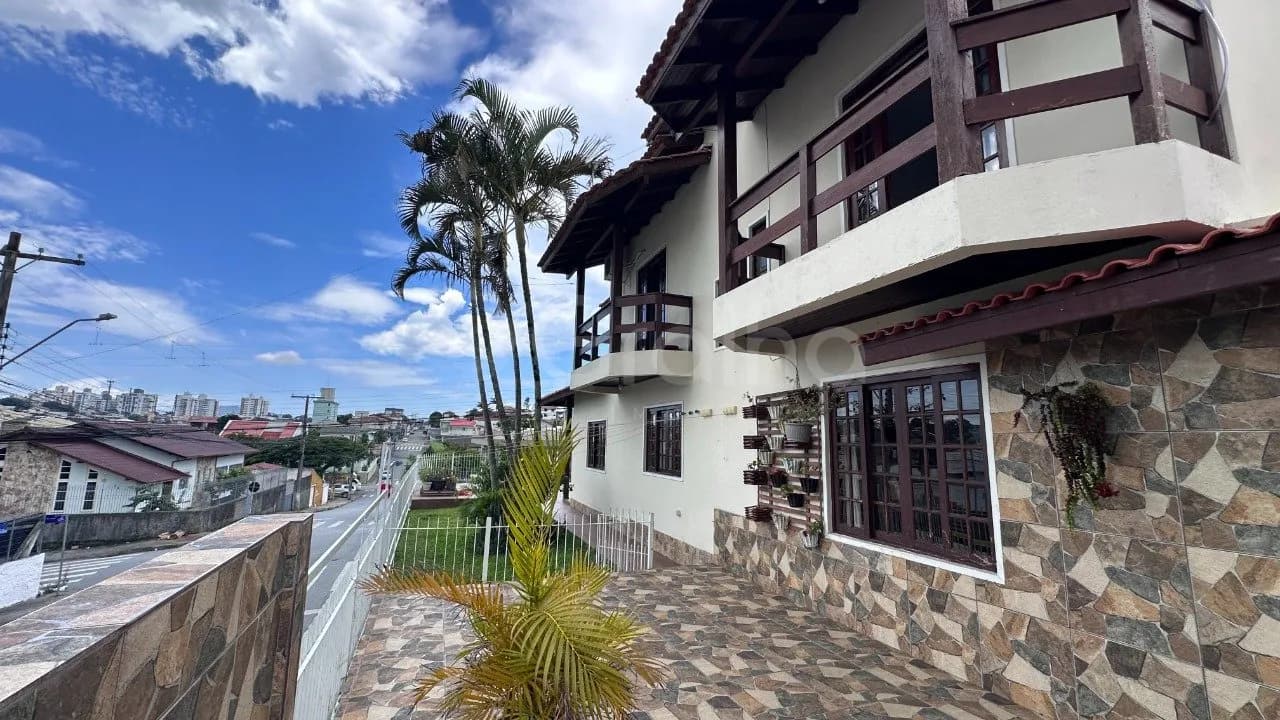 Casa para venda com 4 dormitórios em Barreiros com 186 m² — foto principal