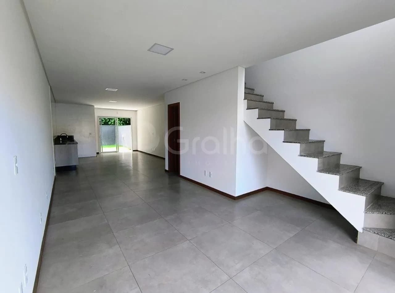 Casa para venda com 3 dormitórios em Campeche com 123 m² — foto principal