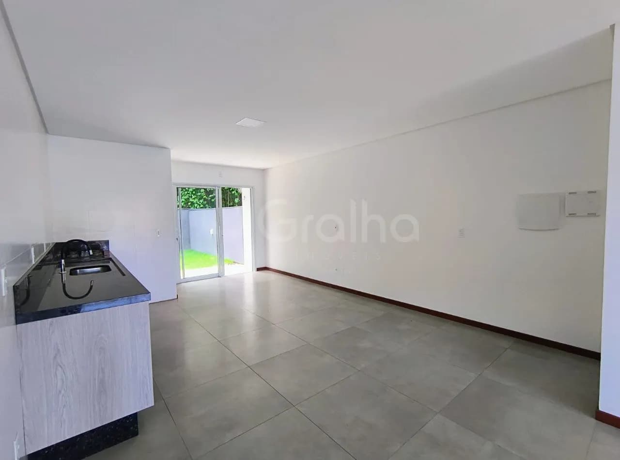Casa para venda com 3 dormitórios em Campeche com 123 m² — foto 2