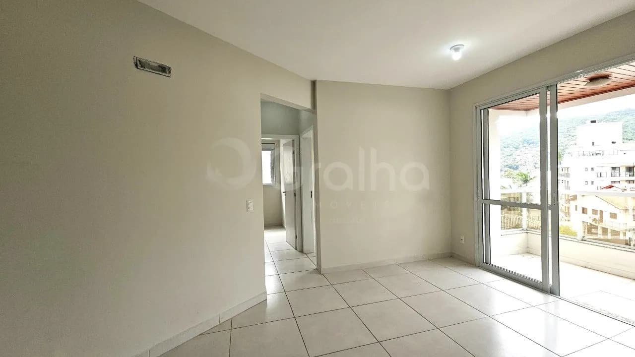 Apartamento para venda com 2 dormitórios em Carvoeira com 65 m² — foto principal
