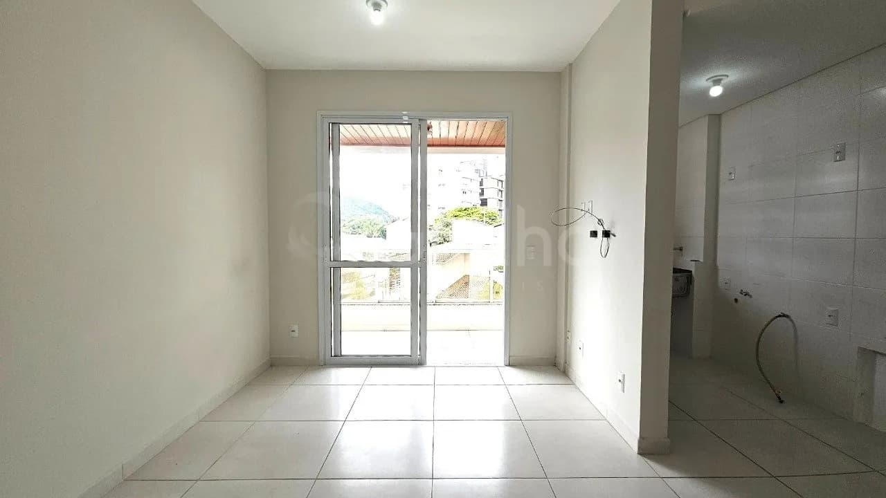 Apartamento para venda com 2 dormitórios em Carvoeira com 65 m² — foto 2