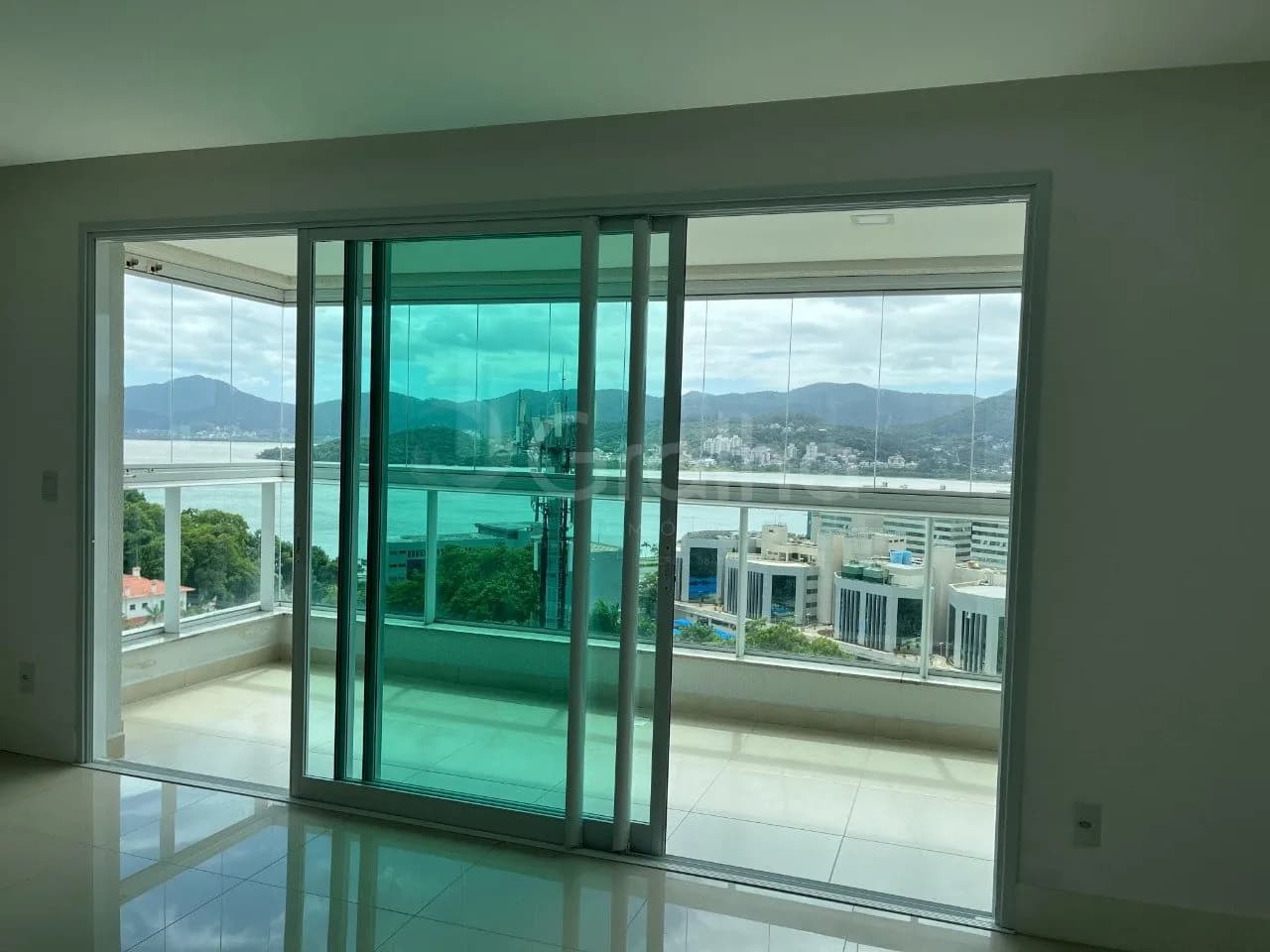 Apartamento para venda com 3 dormitórios em Agronômica com 107 m² — foto 4