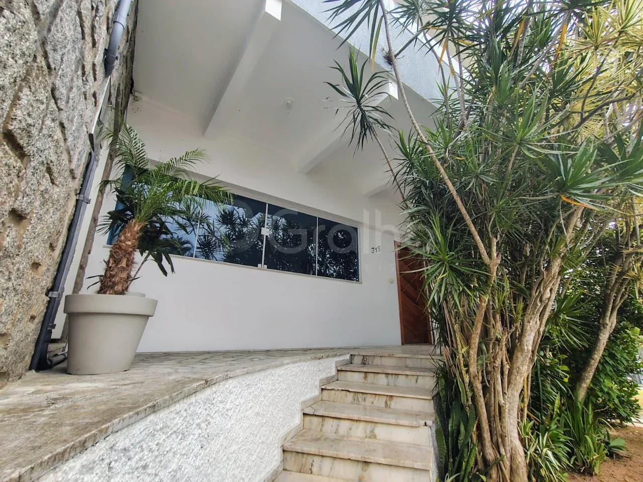 Casa para venda com 8 dormitórios em Centro com 500 m² — foto principal