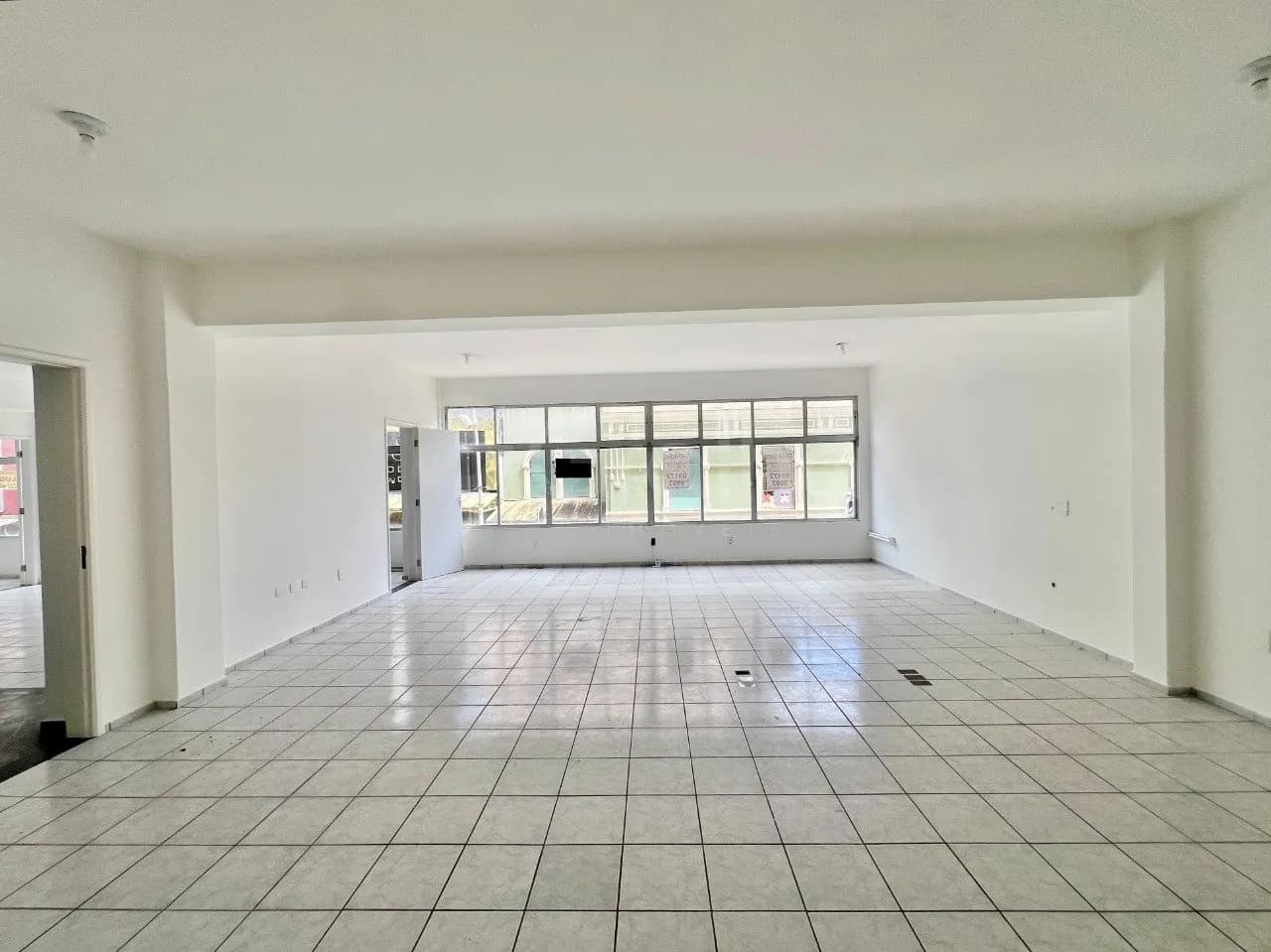 Sala comercial para venda em Centro com 460 m² — foto principal
