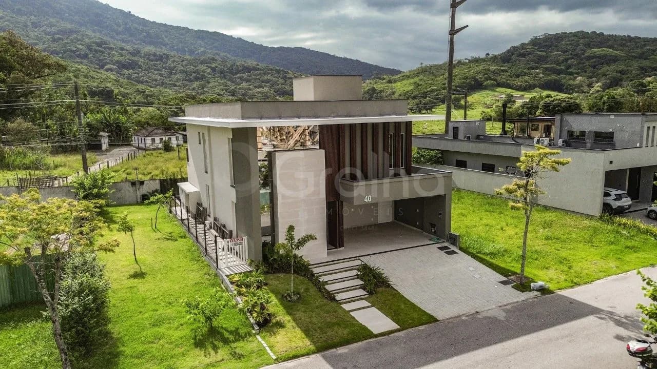 Casa para venda com 4 dormitórios em Pedra Branca com 319 m² — foto principal