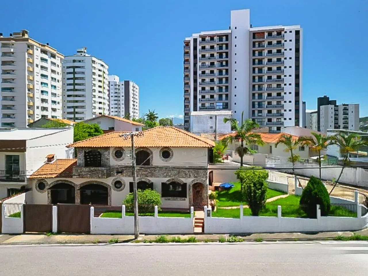 Casa para venda com 5 dormitórios em Barreiros com 208 m² — foto principal
