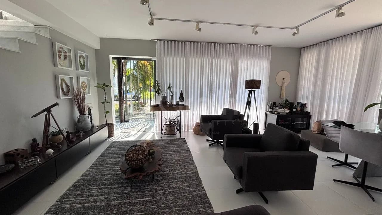 Casa de condomínio para venda com 3 dormitórios em Campeche com 202 m² — foto 2