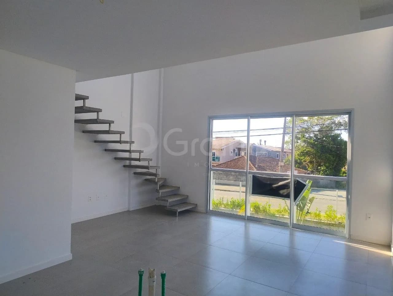 Loft para venda com 1 dormitório, em Ribeirão da Ilha com 68 m² — foto principal