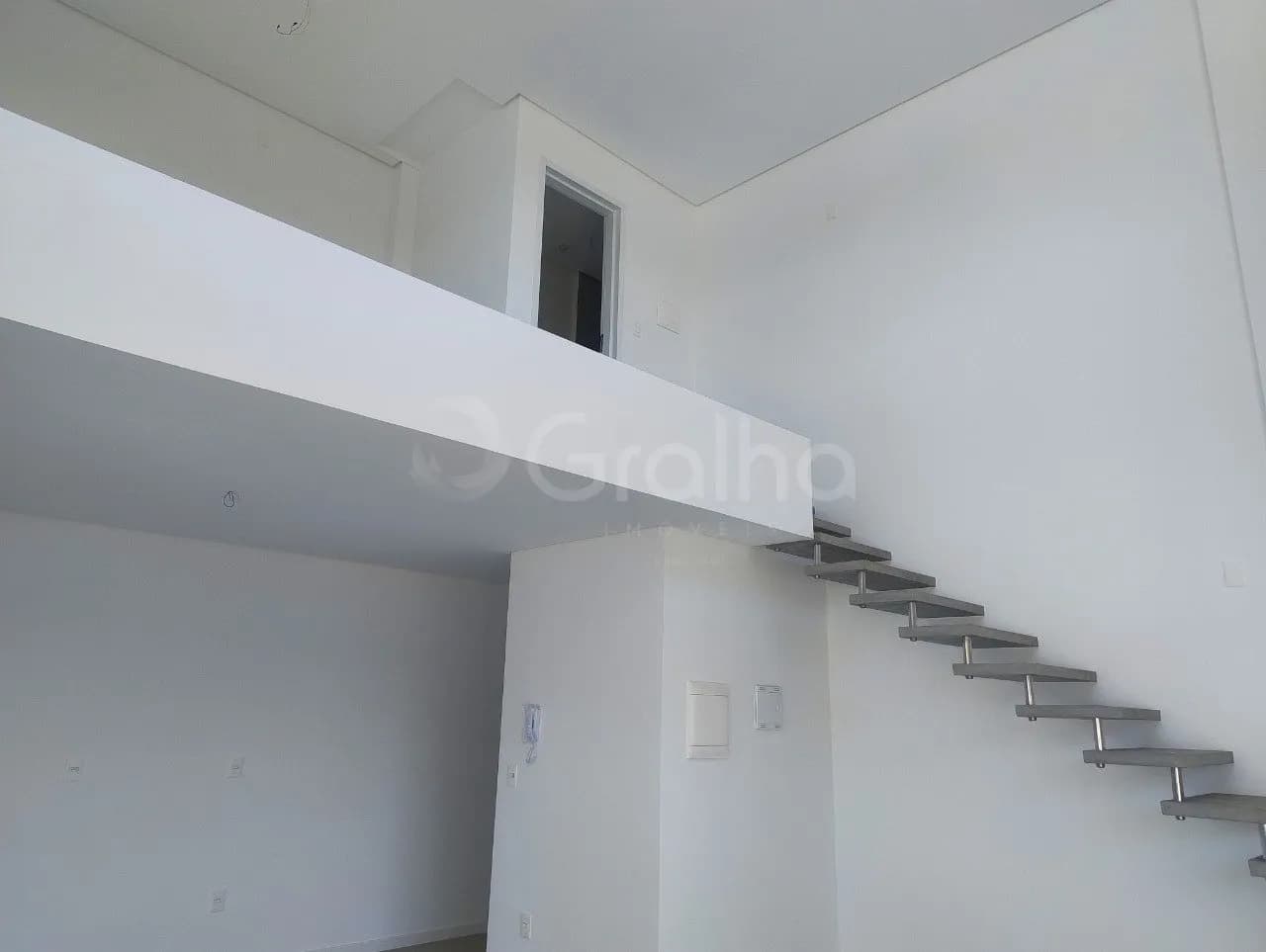 Loft para venda com 1 dormitório, em Ribeirão da Ilha com 68 m² — foto 4