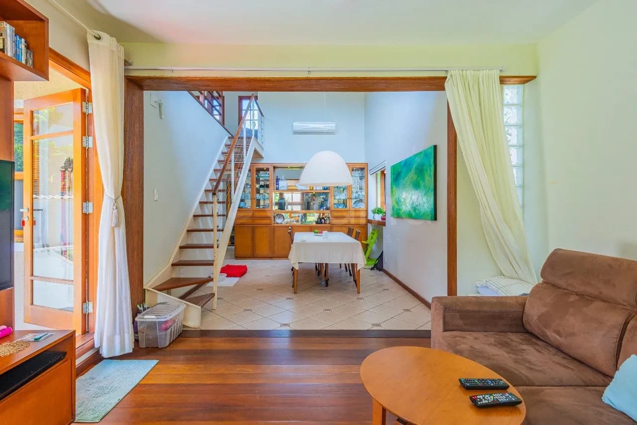 Casa para venda com 4 dormitórios em Sambaqui com 238 m² — foto 4