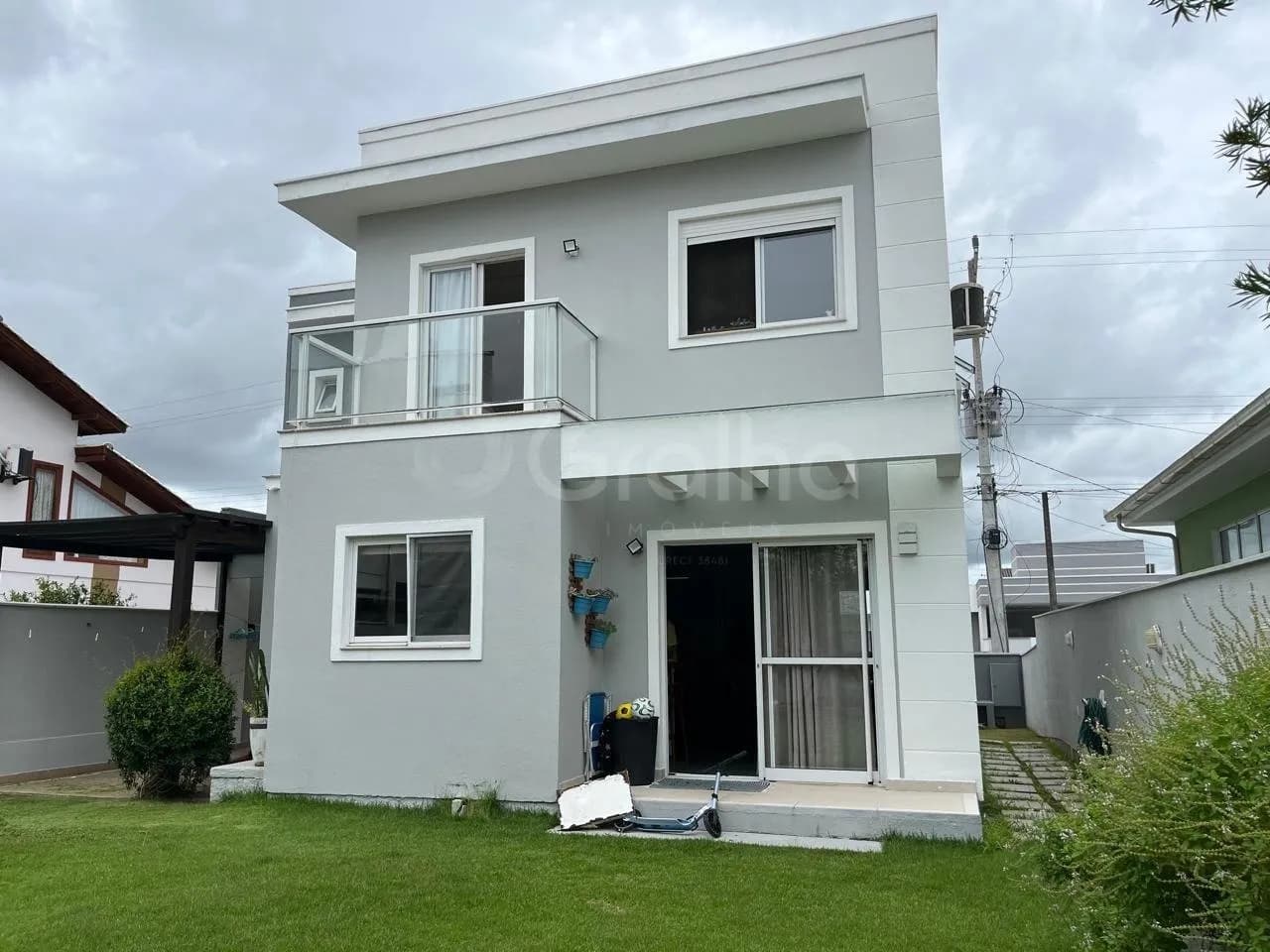 Casa para venda com 4 dormitórios em Carianos com 160 m² — foto principal