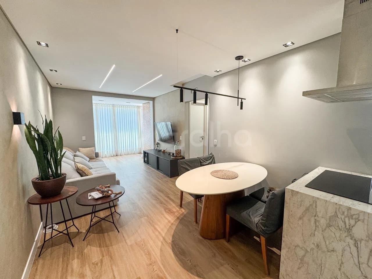 Apartamento para venda com 2 dormitórios em Pantanal com 68 m²