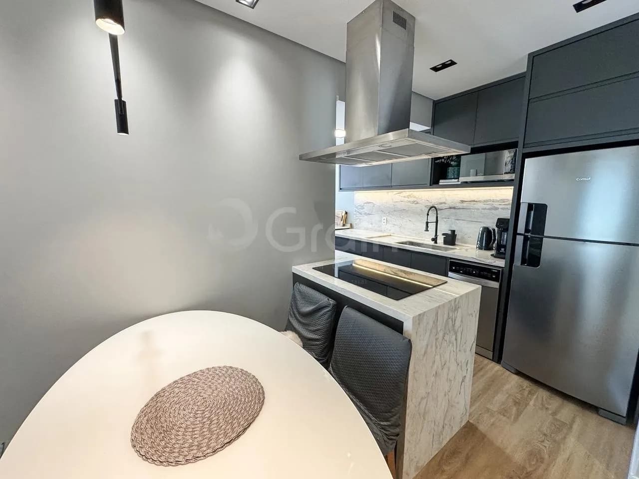 Apartamento para venda com 2 dormitórios em Pantanal com 68 m² — foto 2