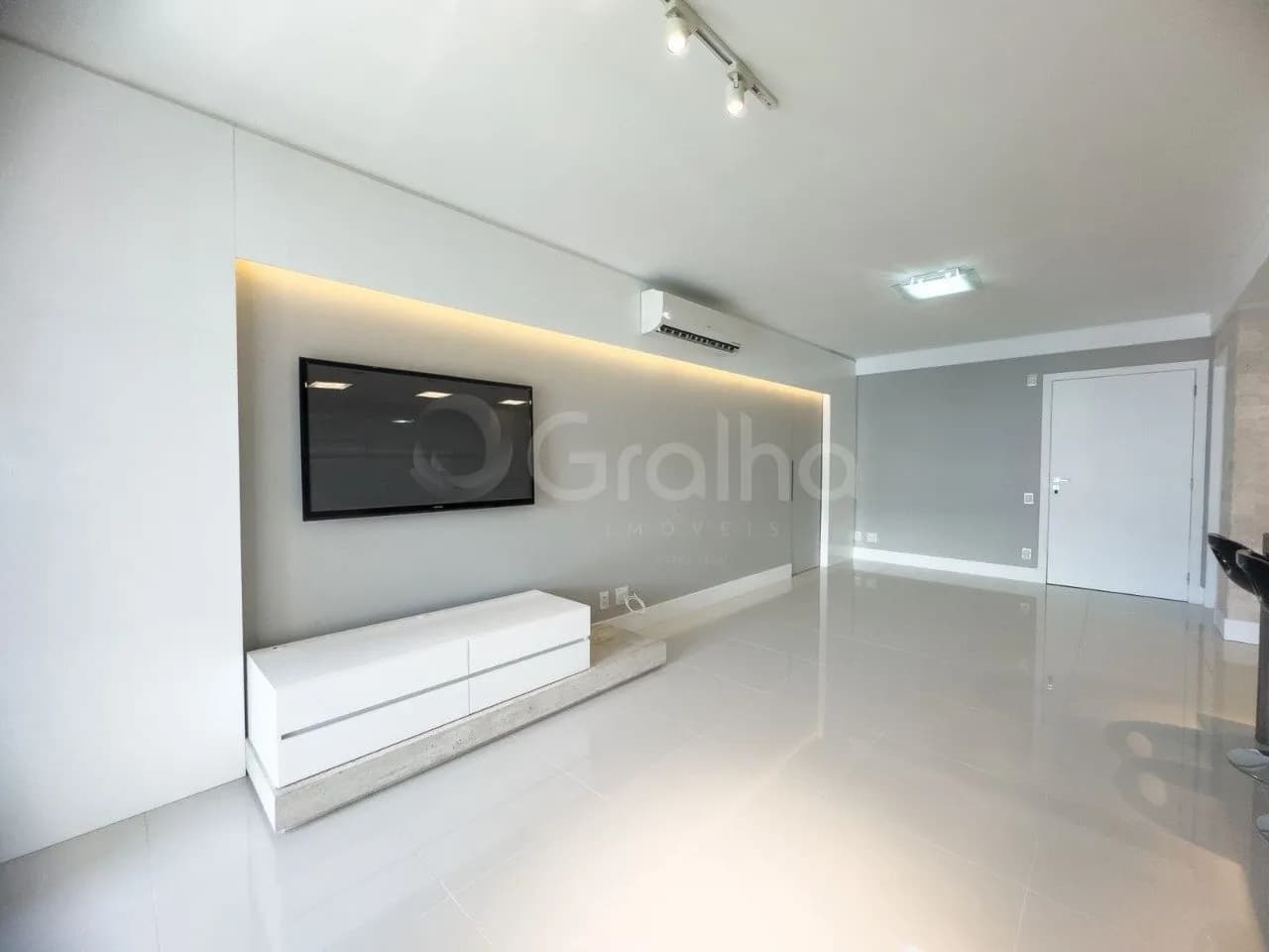 Apartamento para venda com 2 dormitórios em Agronômica com 101 m² — foto 2
