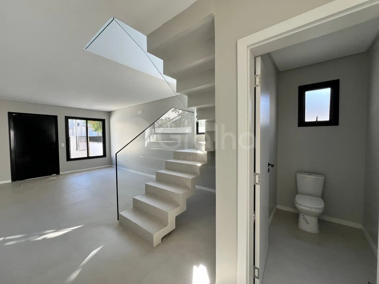 Casa para venda com 3 dormitórios em Ingleses com 137 m² — foto principal