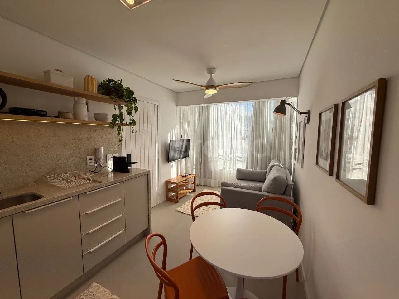 Apartamento para venda com 1 dormitório, em Jurerê com 46 m² — foto 2