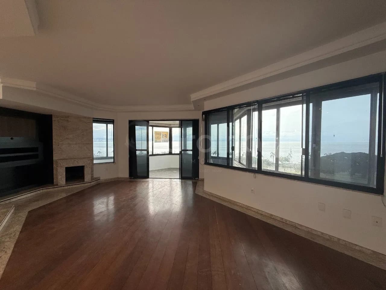 Apartamento para venda com 3 dormitórios em Agronômica com 157 m² — foto principal