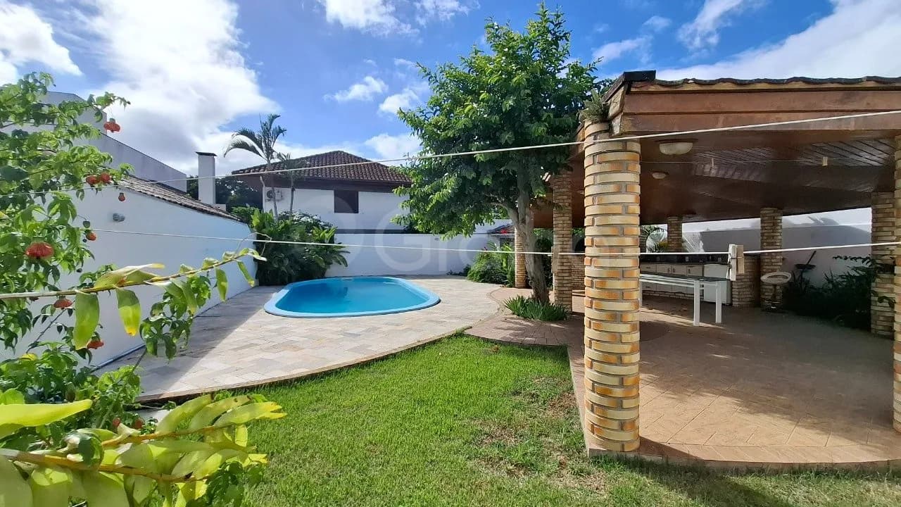 Casa para venda com 4 dormitórios em Côrrego Grande com 236 m²