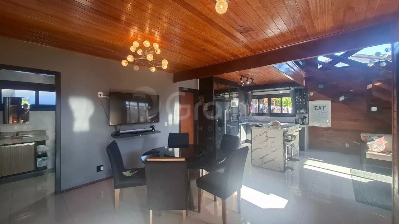 Casa para venda com 3 dormitórios em Campeche com 147 m² — foto principal