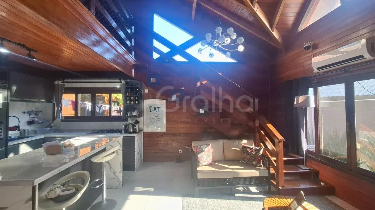 Casa para venda com 3 dormitórios em Campeche com 147 m² — foto 2