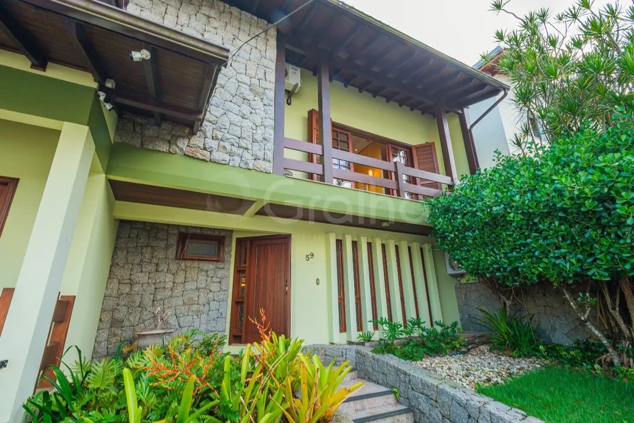 Casa para venda com 4 dormitórios em Itacorubi com 354 m² — foto principal