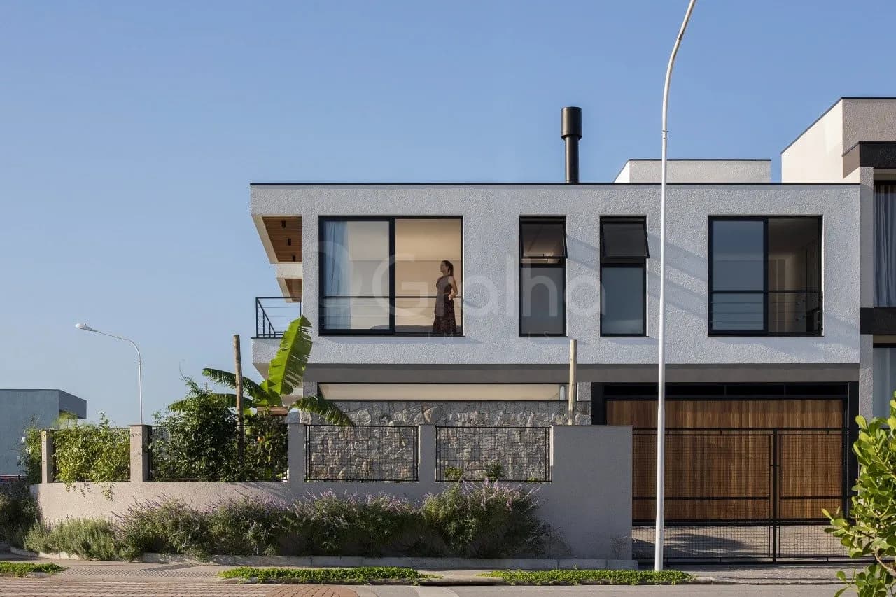 Casa para venda com 4 dormitórios em Campeche com 244 m² — foto principal