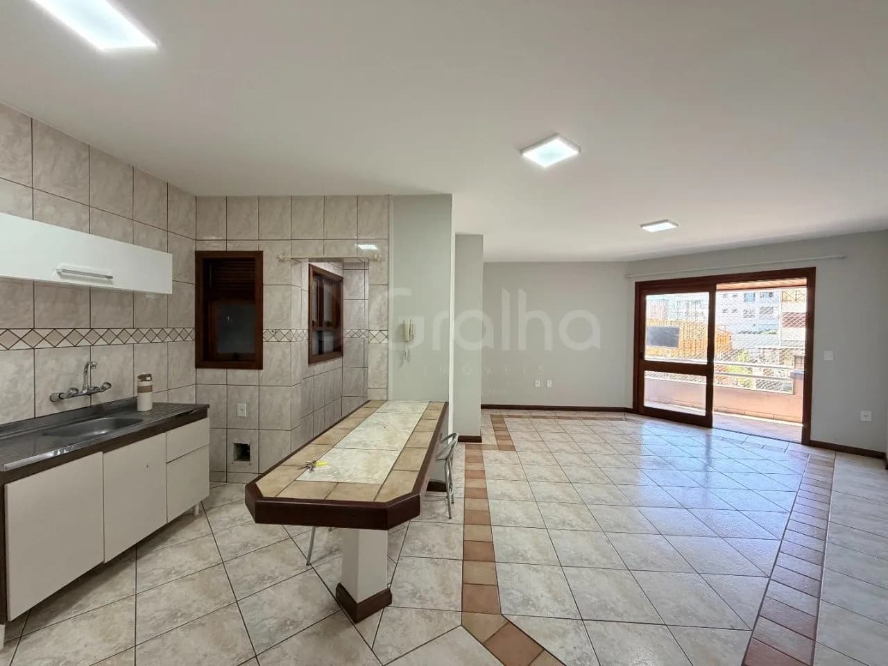 Apartamento para venda com 2 dormitórios em Canasvieiras com 74 m² — foto principal