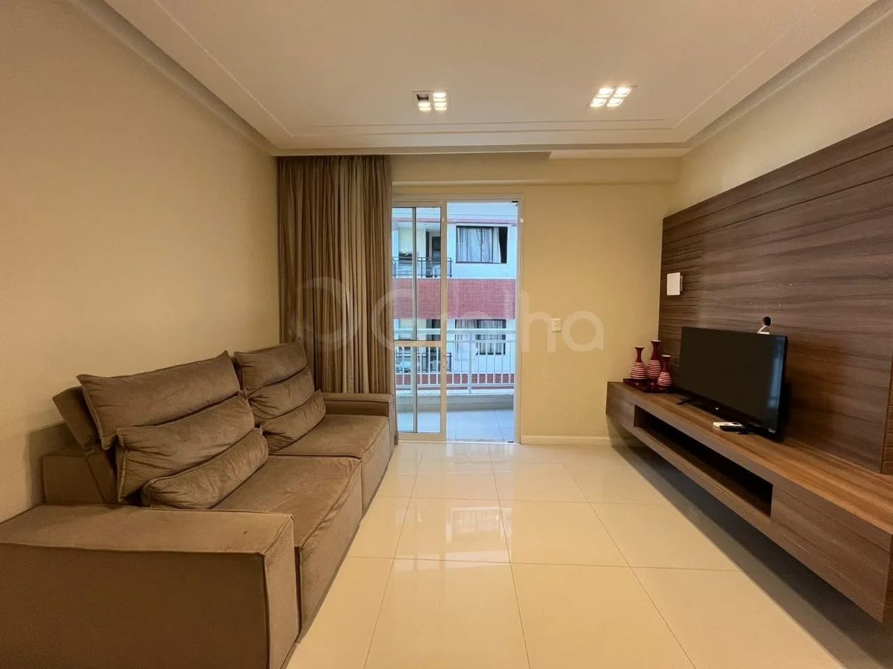 Apartamento para venda com 2 dormitórios em Ingleses com 76 m² — foto 2