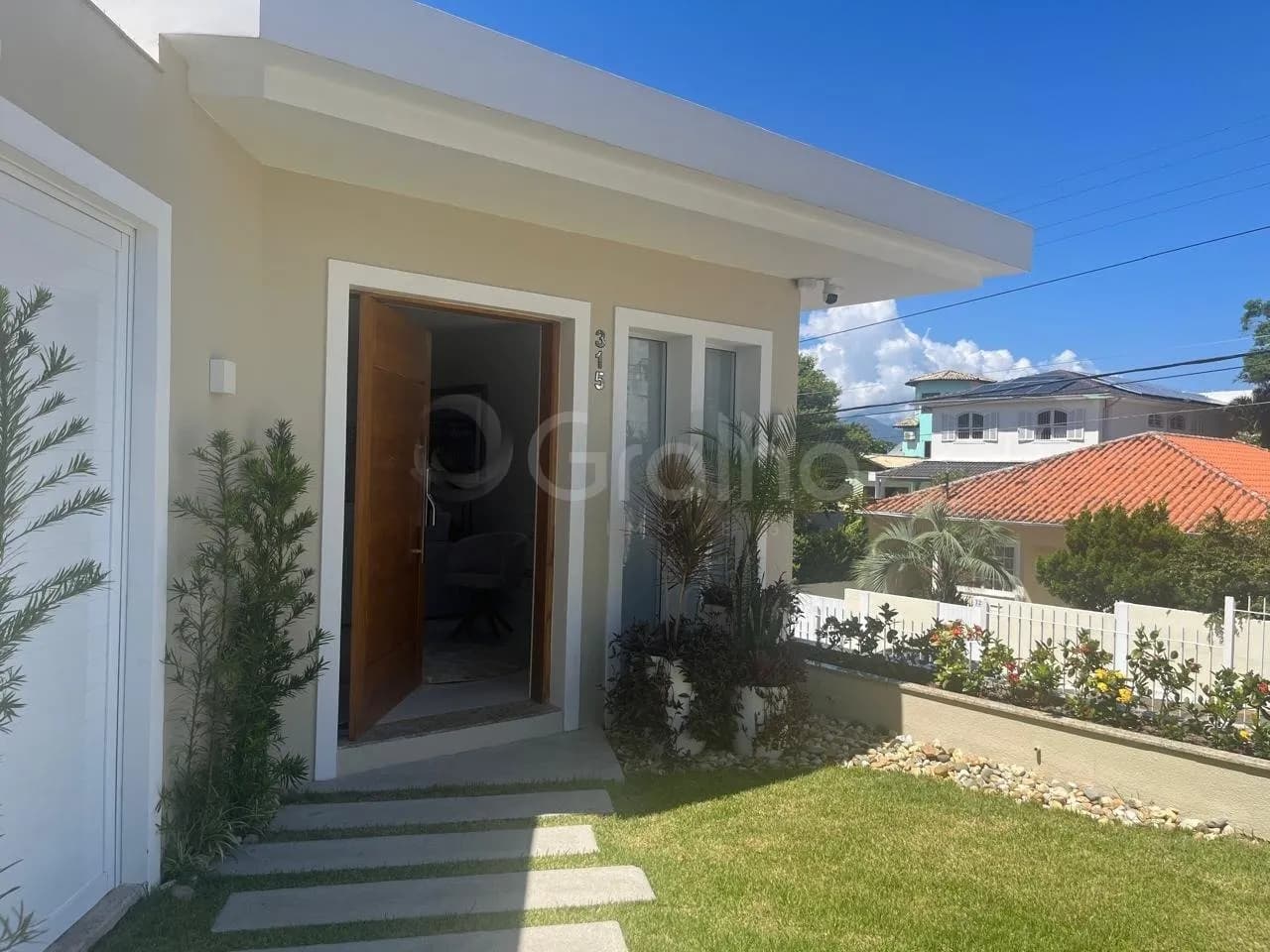 Casa para venda com 3 dormitórios em Bom Abrigo com 300 m²