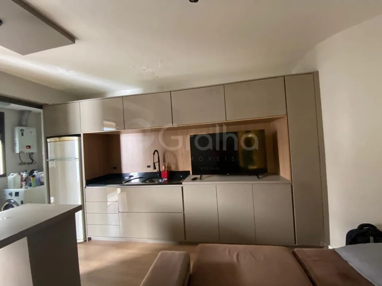 Apartamento para venda com 1 dormitório, em Centro com 42 m² — foto 2
