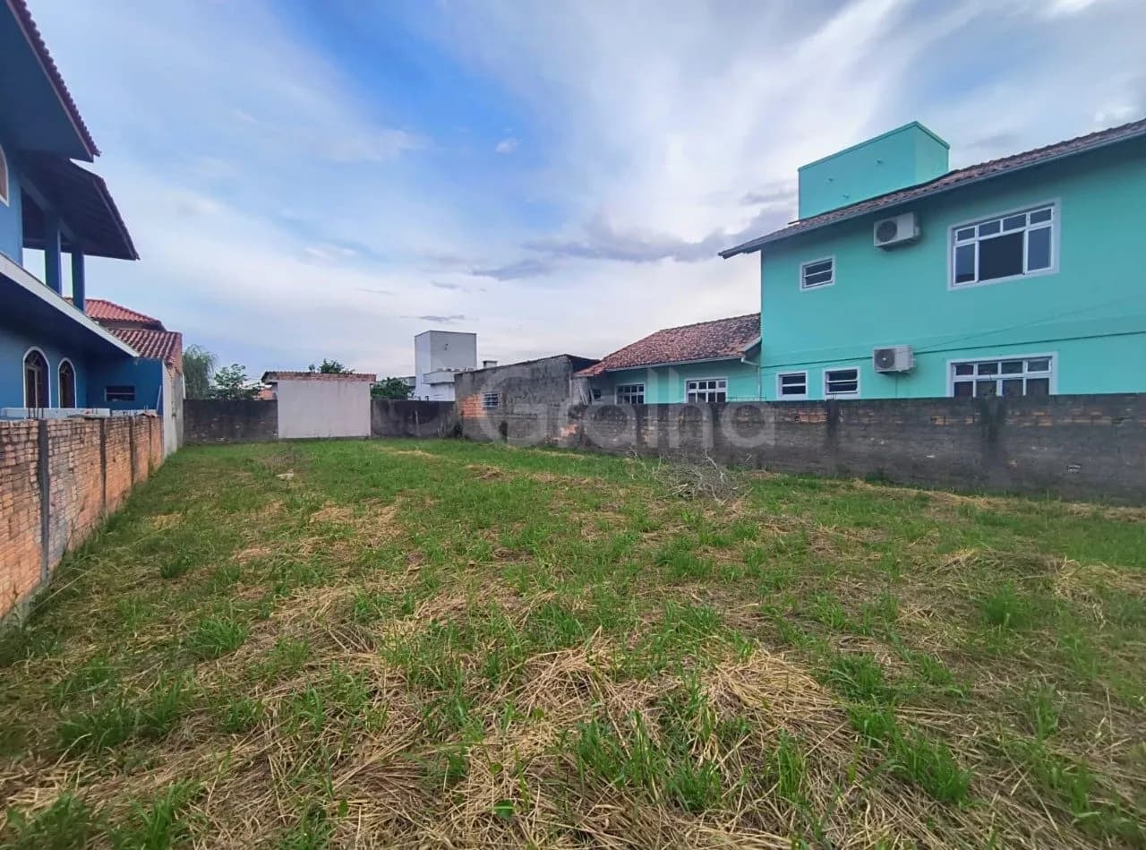 Terreno para venda em Carianos com 360 m²