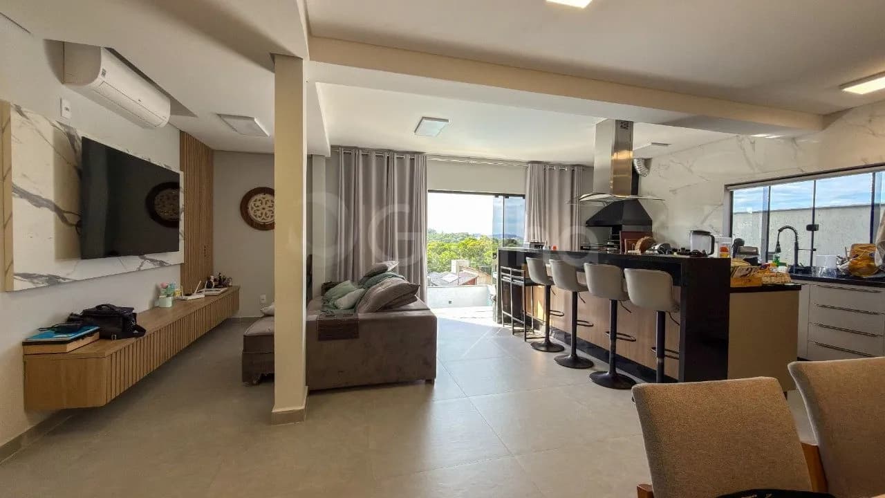 Casa para venda com 4 dormitórios em Forquilhas com 250 m² — foto principal