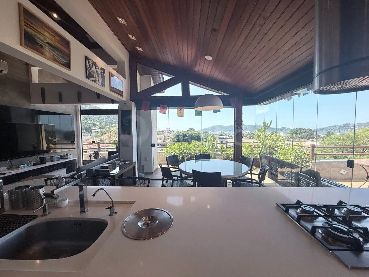 Cobertura para venda com 3 dormitórios em Lagoa Da Conceição com 131 m² — foto principal