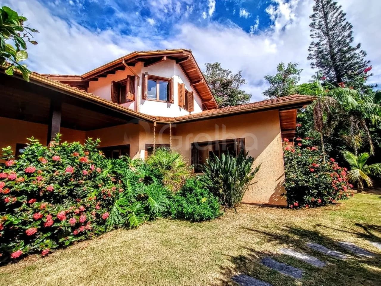 Casa de condomínio para venda com 4 dormitórios em Rio Tavares com 230 m²