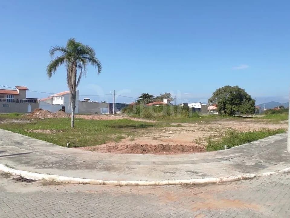 Terreno para venda em Carianos com 374 m² — foto principal