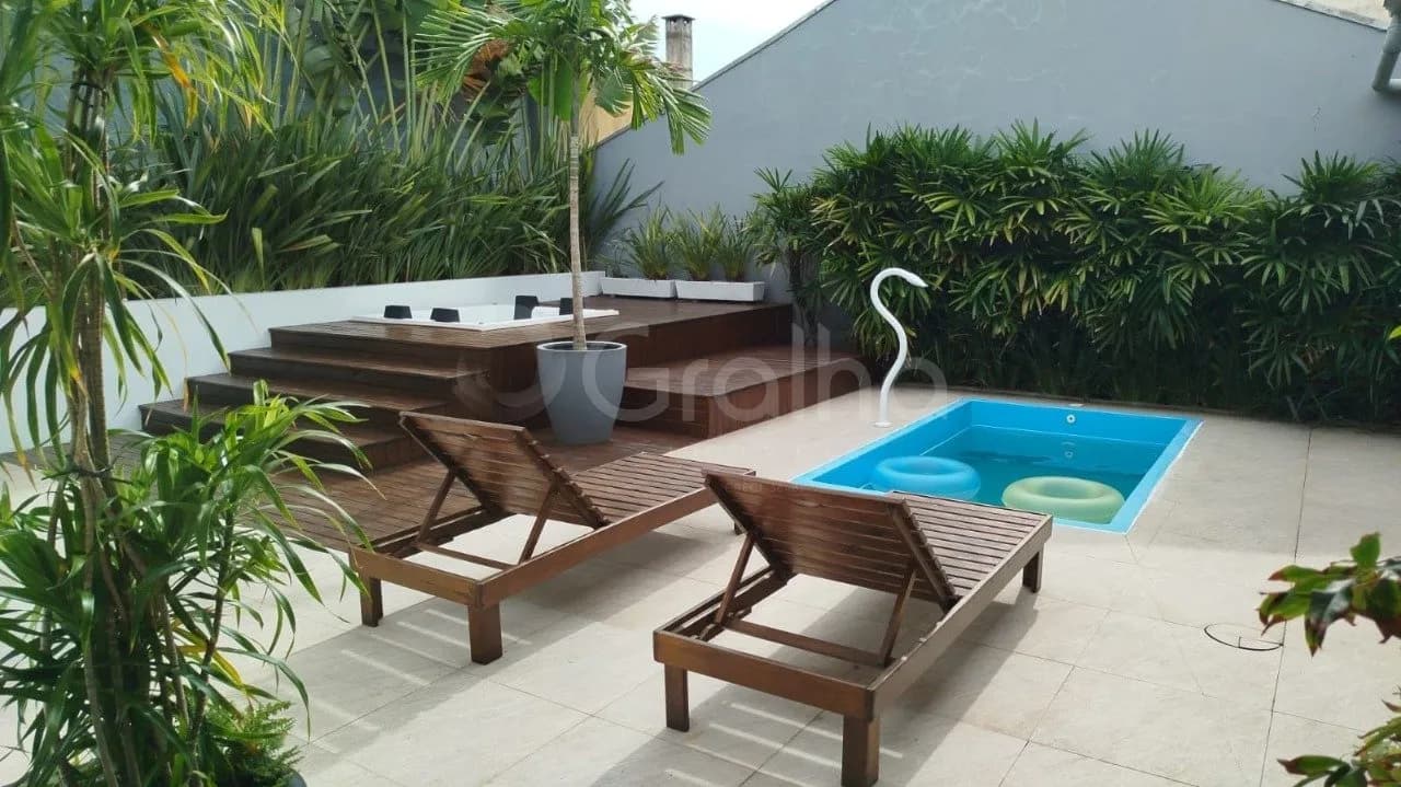 Casa para venda com 3 dormitórios em Campeche com 250 m² — foto principal
