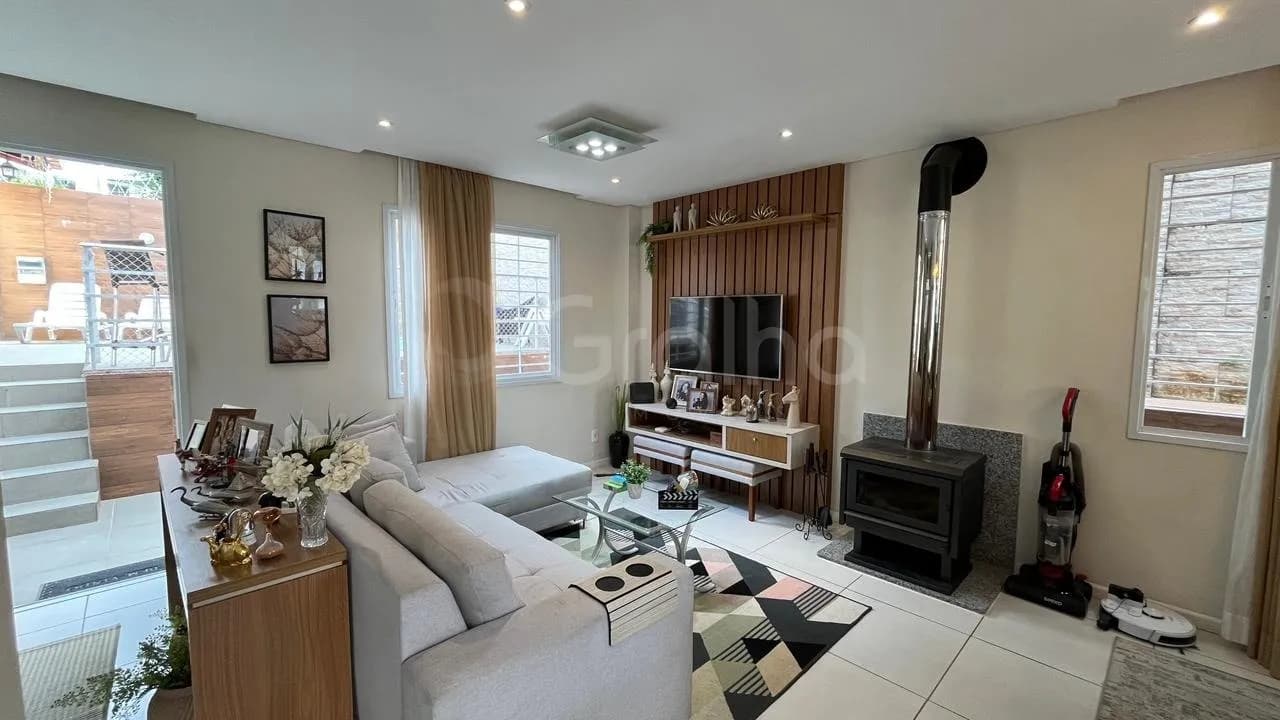 Casa para venda com 4 dormitórios em Bom Abrigo com 188 m²