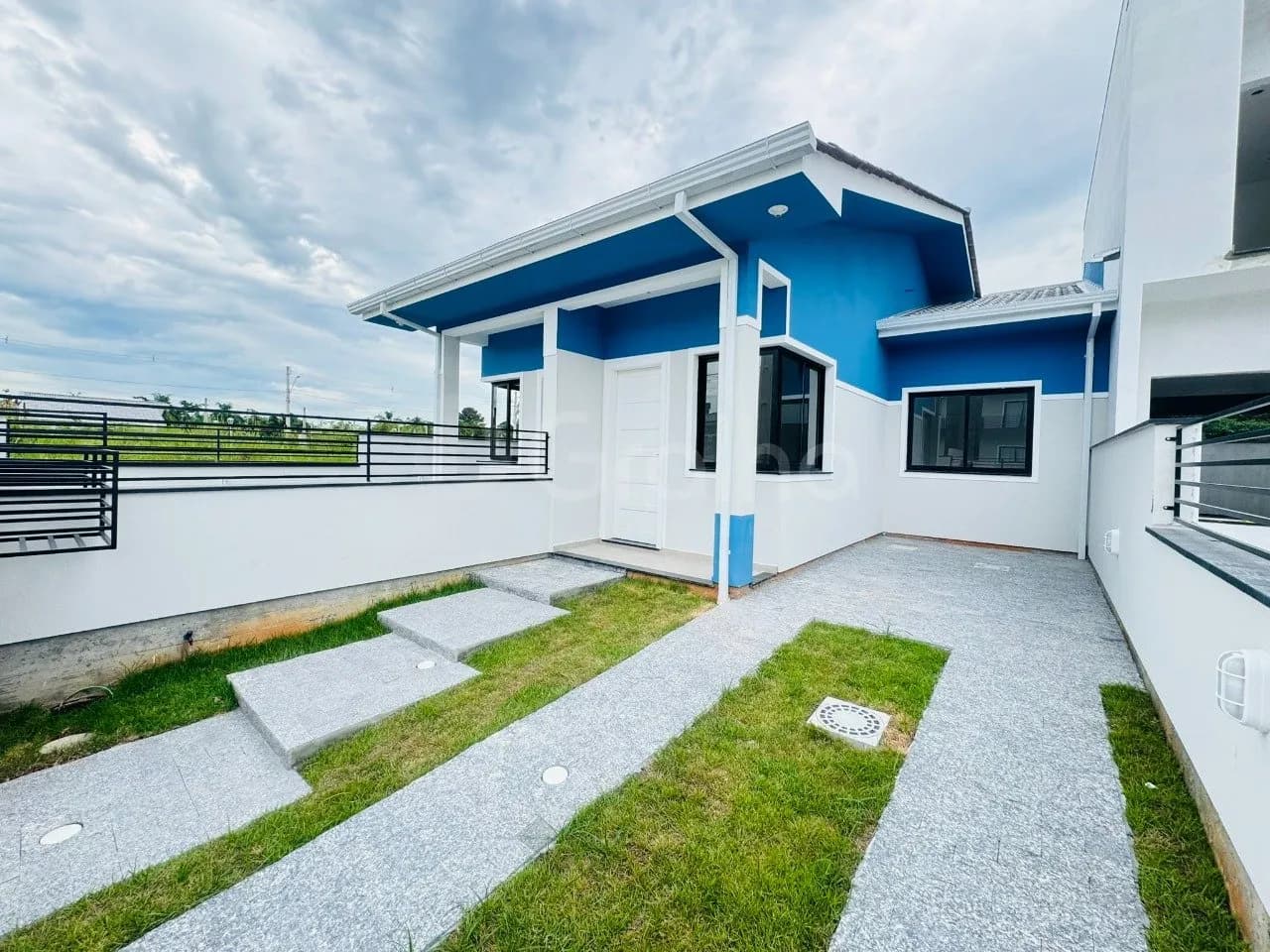 Casa para venda com 2 dormitórios em Forquilhas com 50 m² — foto principal