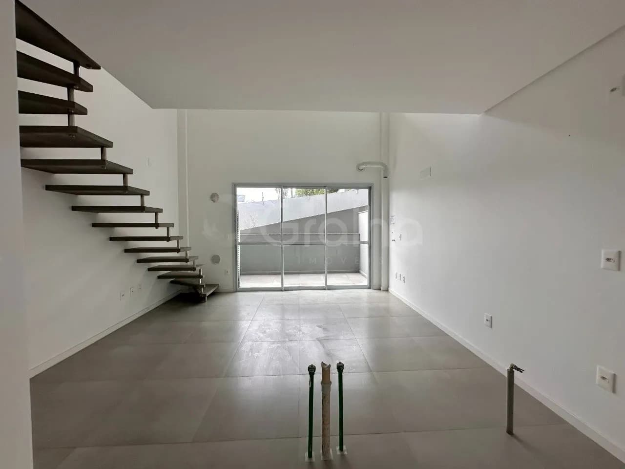 Loft para venda com 1 dormitório, em Ribeirão da Ilha com 53 m² — foto principal