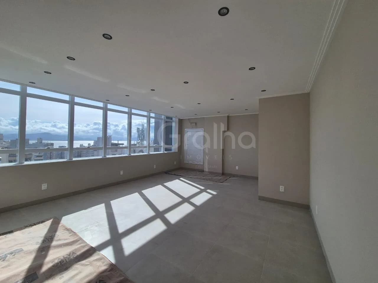 Sala comercial para venda em Centro com 75 m² — foto principal