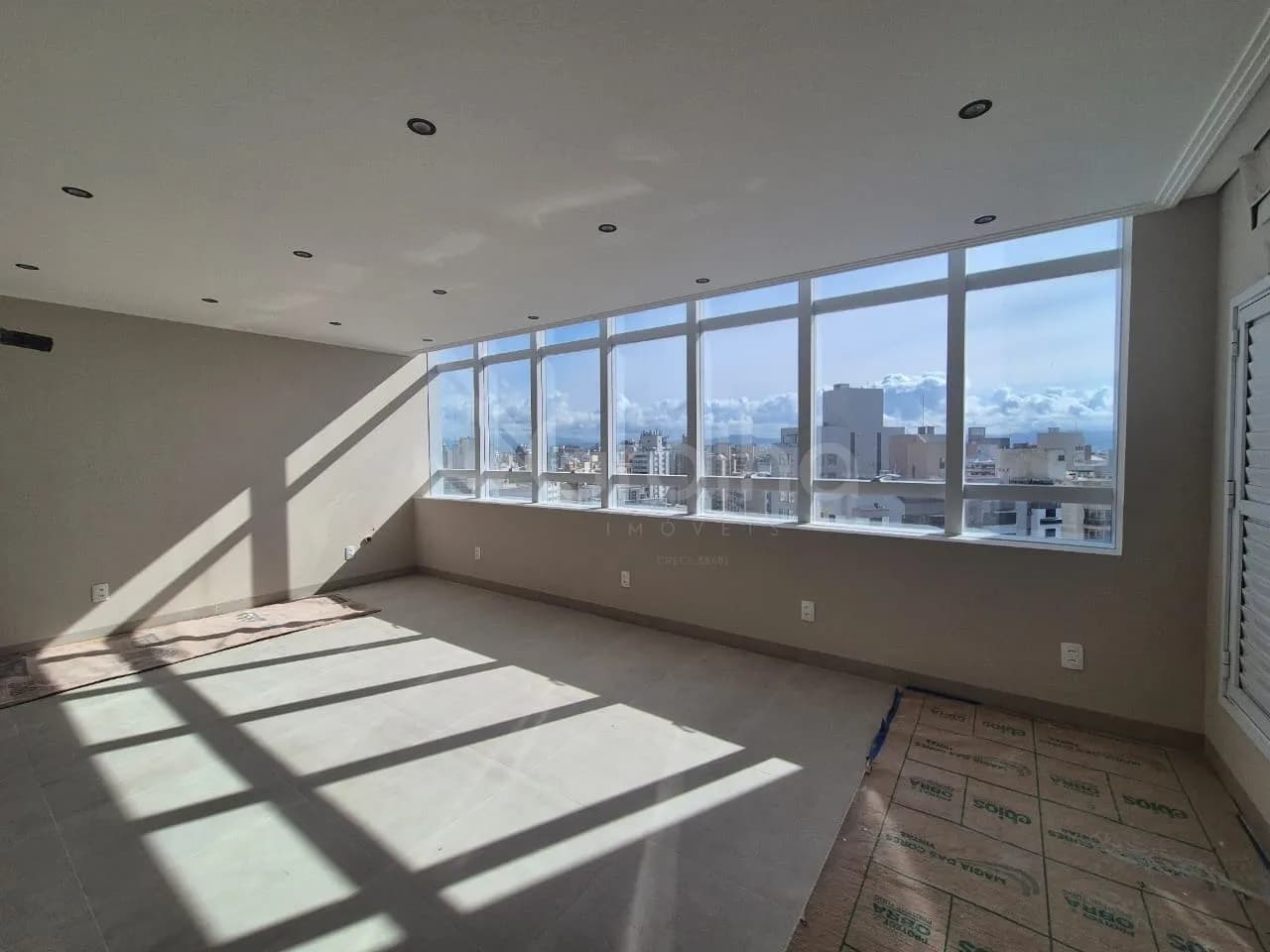 Sala comercial para venda em Centro com 75 m² — foto 2