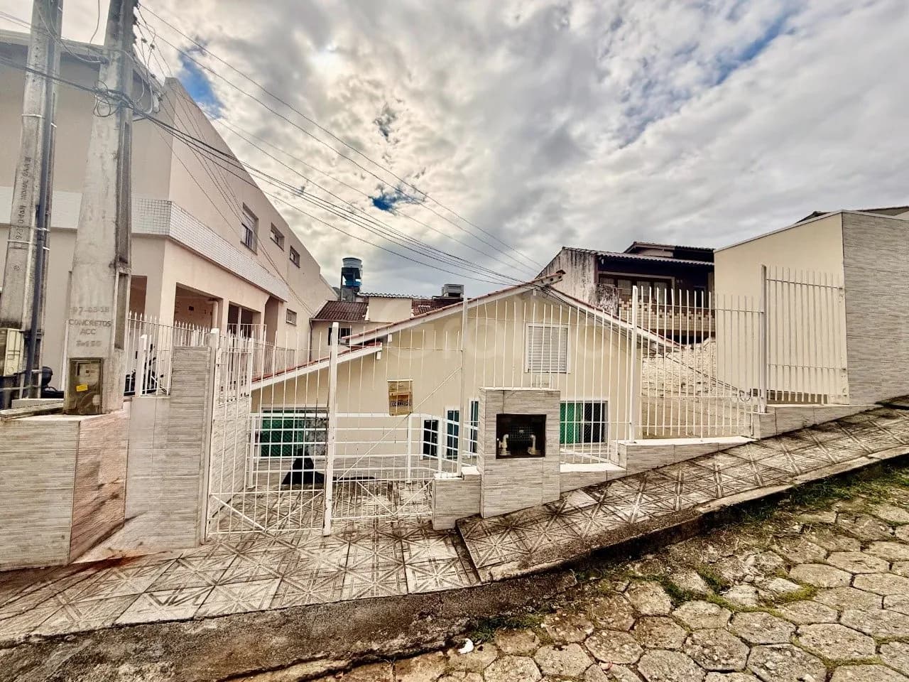 Casa para venda com 8 dormitórios em Trindade com 182 m² — foto principal