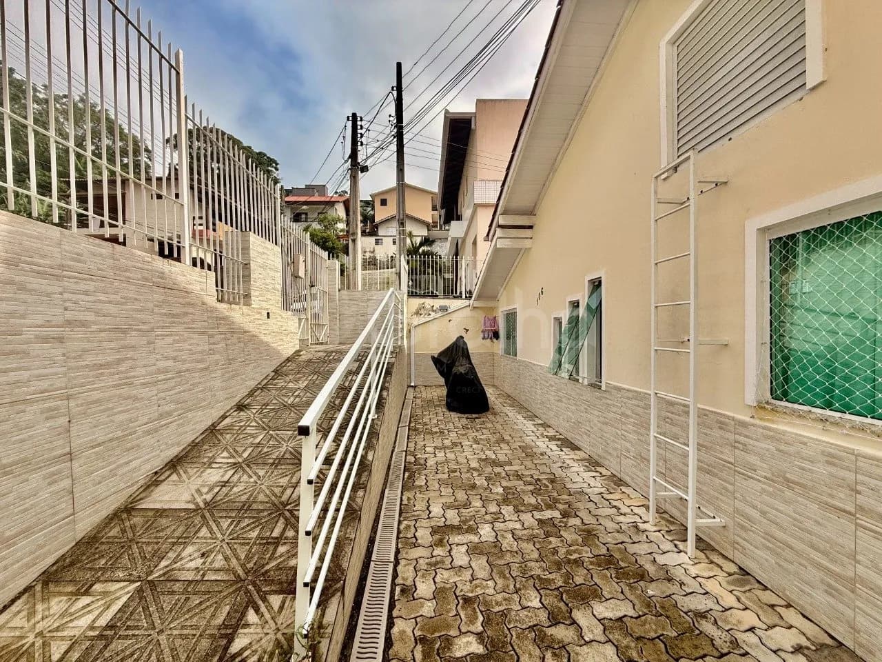 Casa para venda com 8 dormitórios em Trindade com 182 m² — foto 2