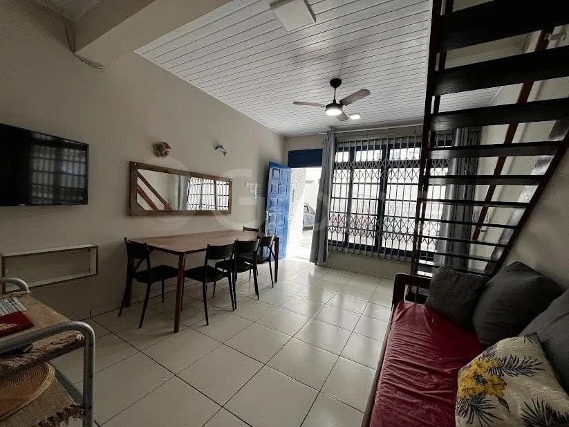 Apartamento duplex para venda com 2 dormitórios em Canasvieiras com 70 m² — foto 2