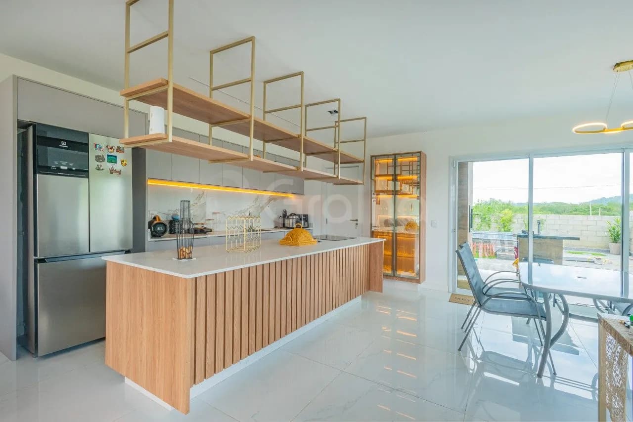 Casa para venda com 3 dormitórios em Vargem Grande com 240 m² — foto 4