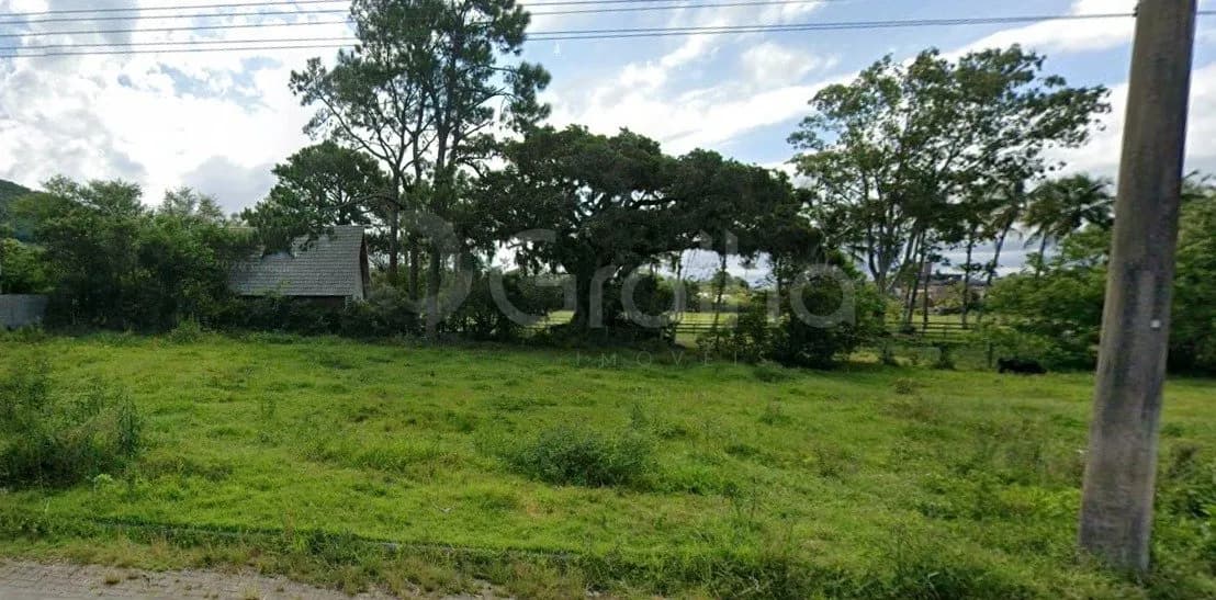 Terreno para venda em Ribeirão da Ilha com 450 m² — foto principal