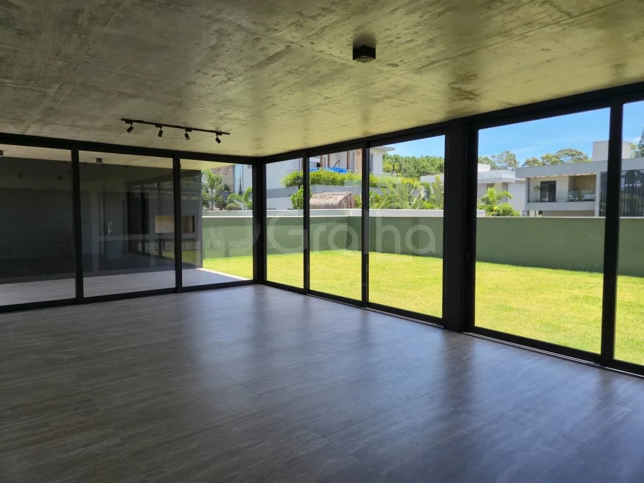 Casa de condomínio para venda com 4 dormitórios em São João do Rio Vermelho com 265 m²