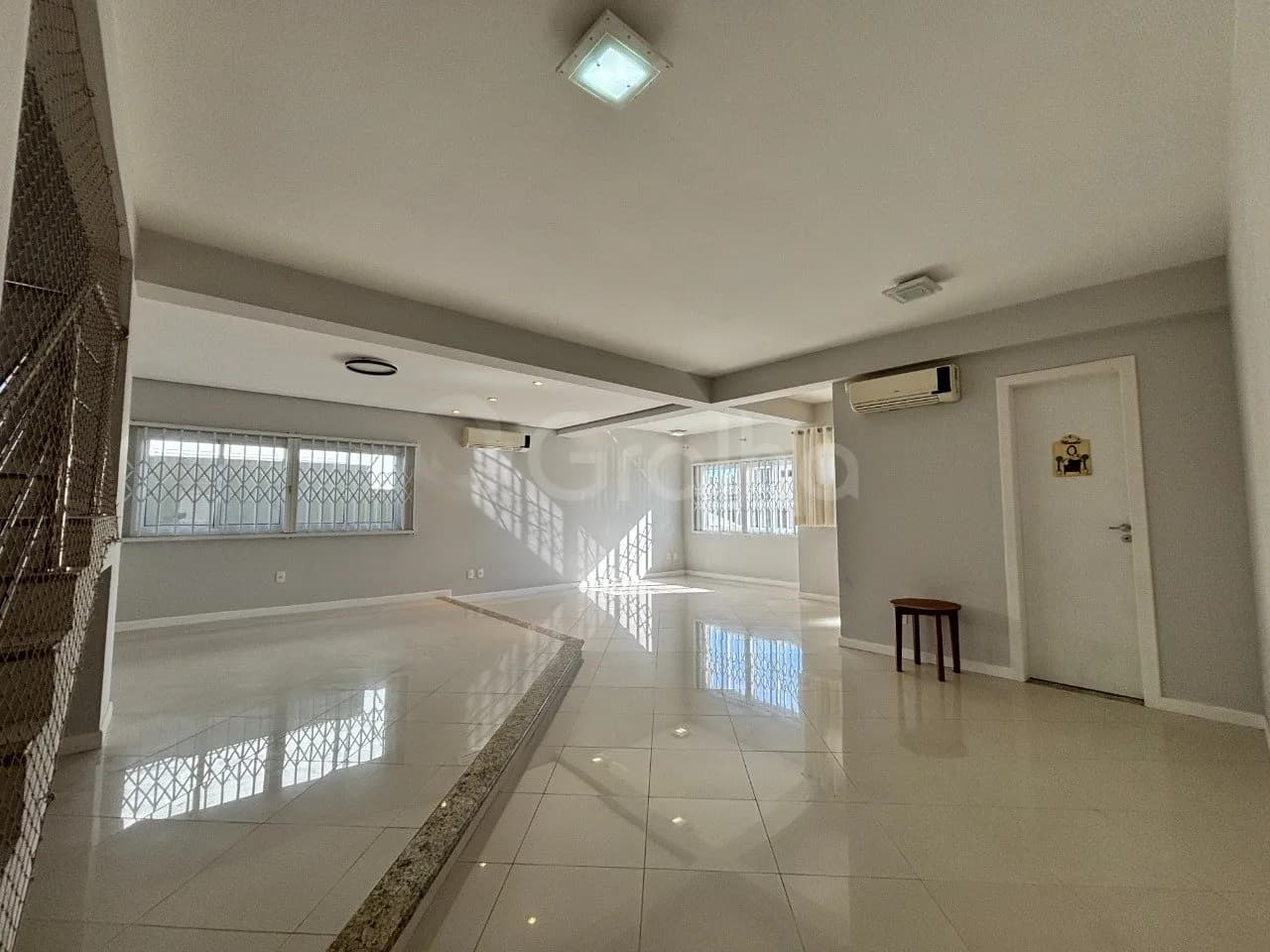 Casa para venda com 4 dormitórios em Itacorubi com 348 m² — foto 2