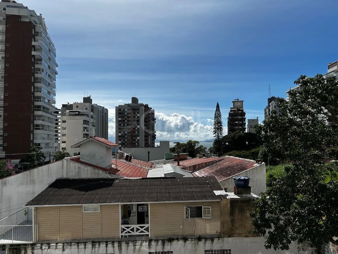 Apartamento para venda com 2 dormitórios em Agronômica com 65 m² — foto 2