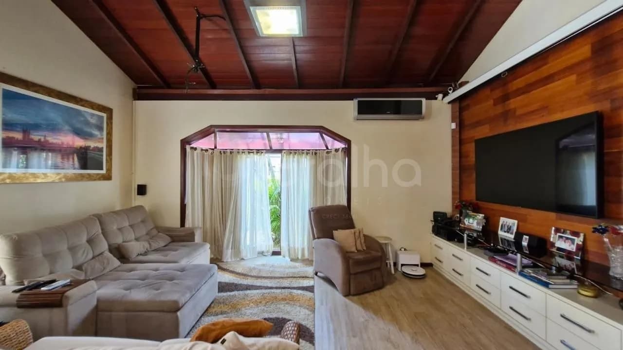 Casa para venda com 4 dormitórios em Itacorubi com 165 m² — foto principal